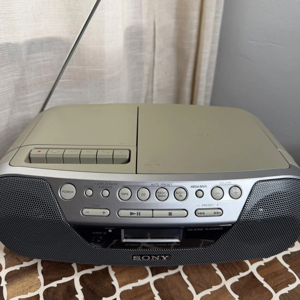 Sony CFD-S05 CD Radio Cassette-Corder Boombox Mega Bass Tested Radio Not Working